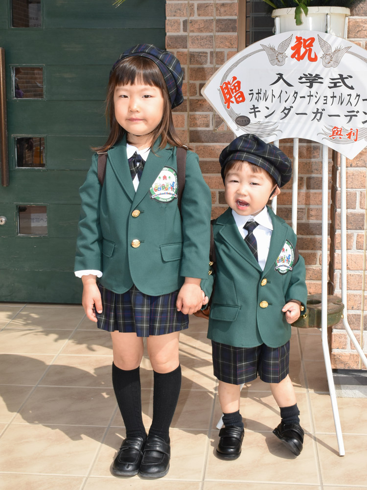 AIWIN INTERNATIONAL SCHOOL 制服セットMサイズ-